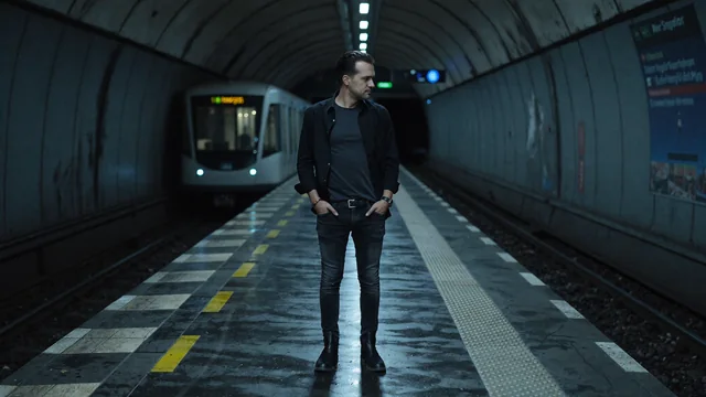 Mustafa Gülen, metro peronunda